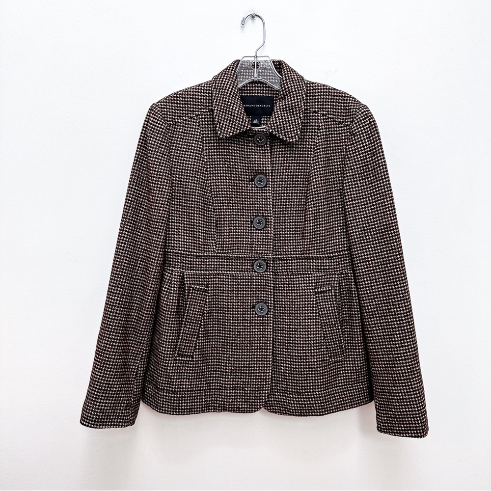 Preppy, Trendy Banana Republic Houndstooth Blazer